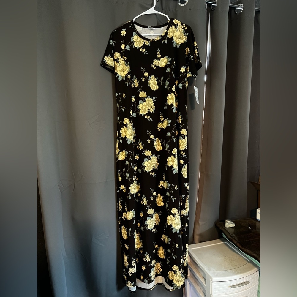 NWT Lularoe Maria Chocolate with flowers.